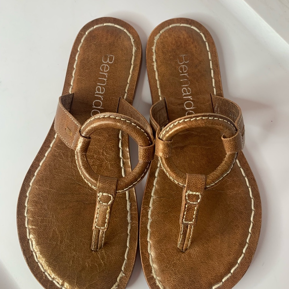 Bernardo women’s Matrix 2 thong sandal size6M - Picture 2 of 10